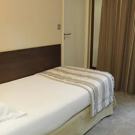 Le Grand De Normandie Hotel 4*